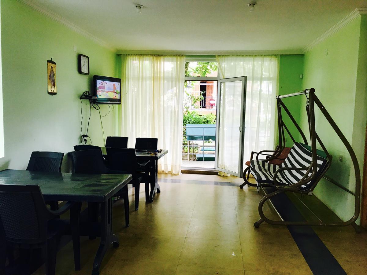 Green Hotel Уреки Екстериор снимка