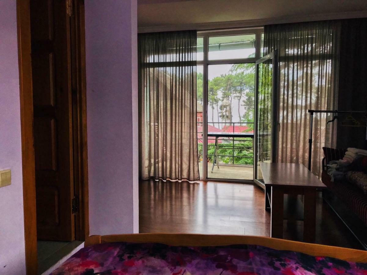 Green Hotel Уреки Екстериор снимка